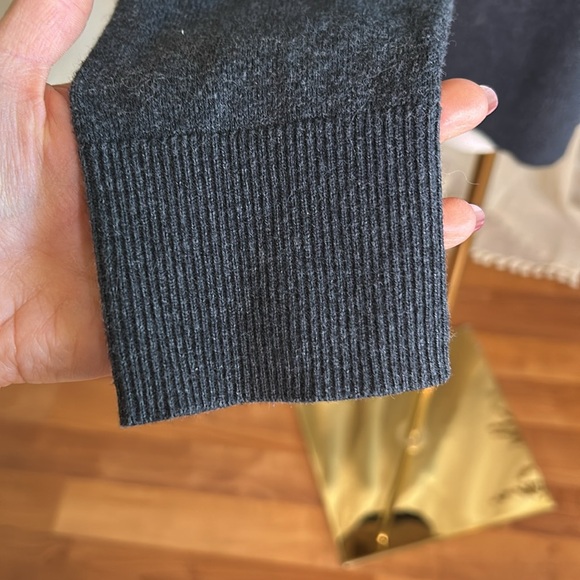 Lululemon Cashmere blend Sz 4 Grey Sweater Excellent Condition - Picture 4 of 9